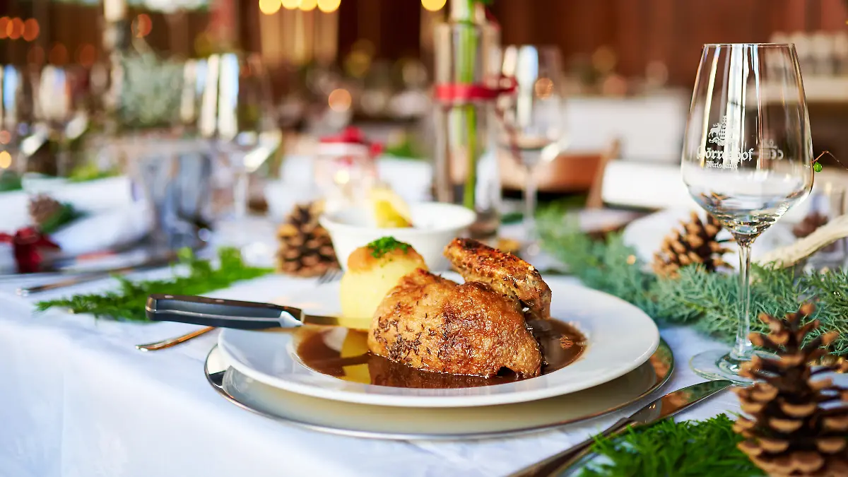 Ein richtiger Festtagsklassiker: Fleisch, Knödel und Gemüse.