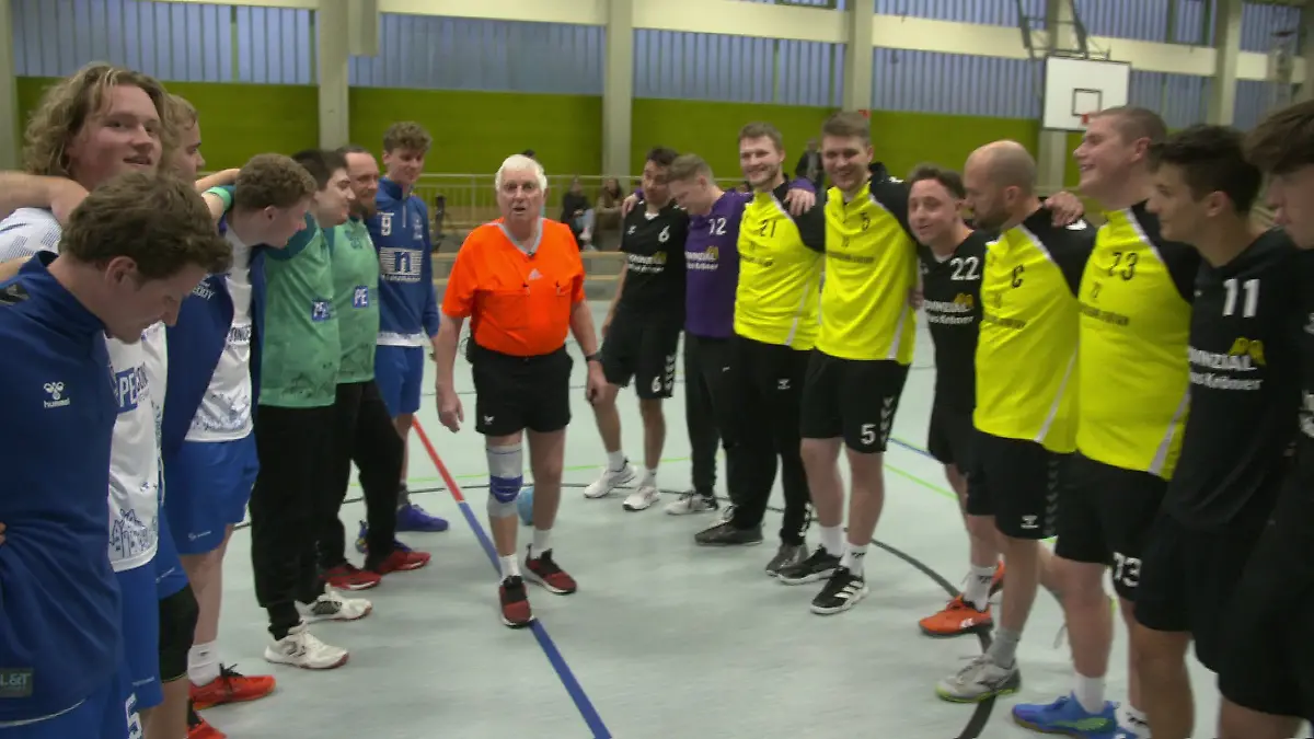 Wolfgang Peters ist Niedersachsens ältester Handball Schiedsrichter