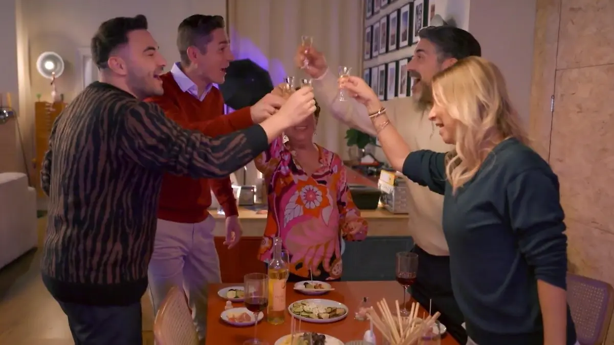 -Unter-uns-Silvester-berraschung-Diese-beiden-kommen-sich-unverhofft-ganz-nah