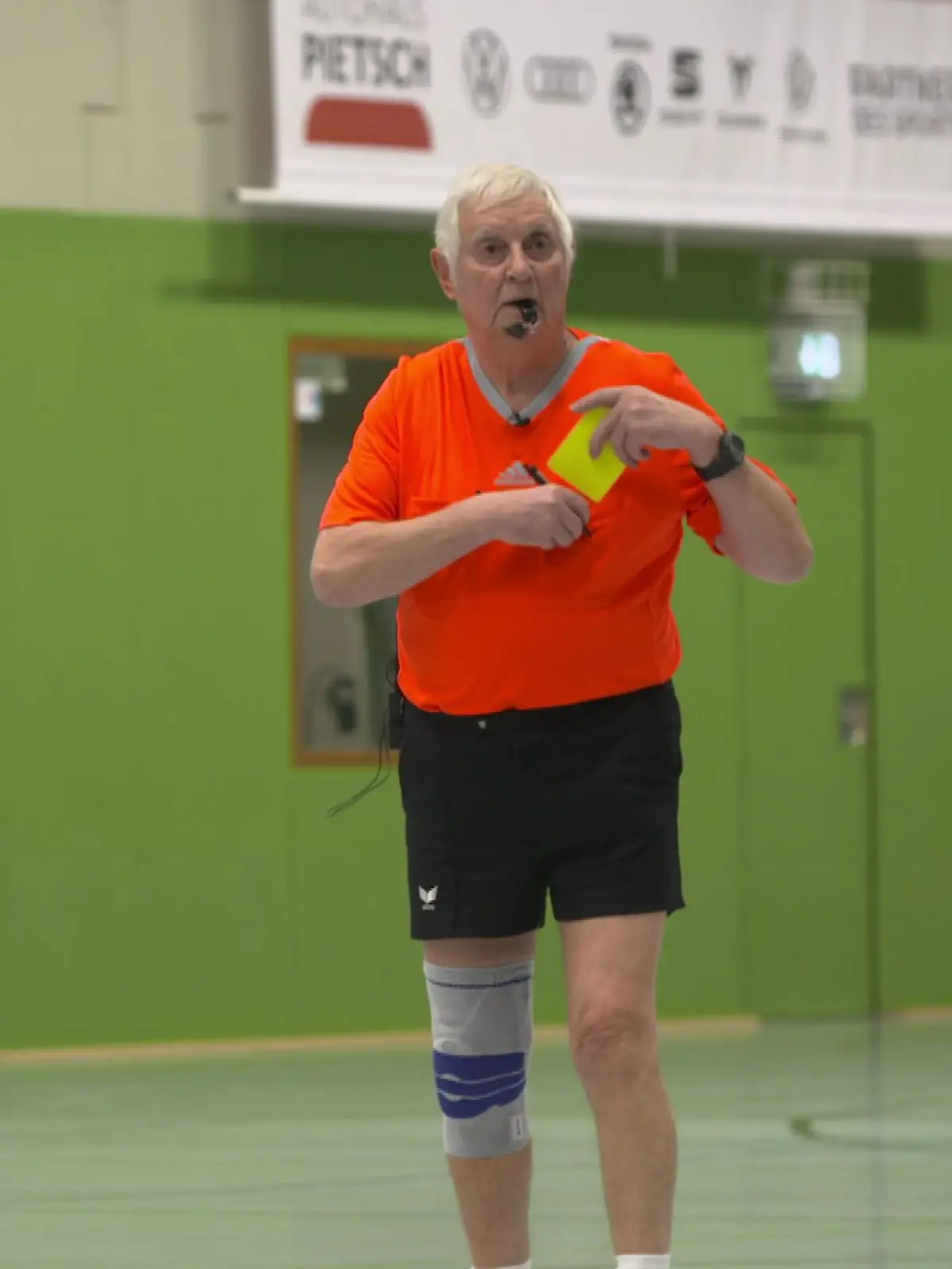 Wolfgang Peters aus Melle ist seit knapp 60 Jahren Schiedsrichter im Handball