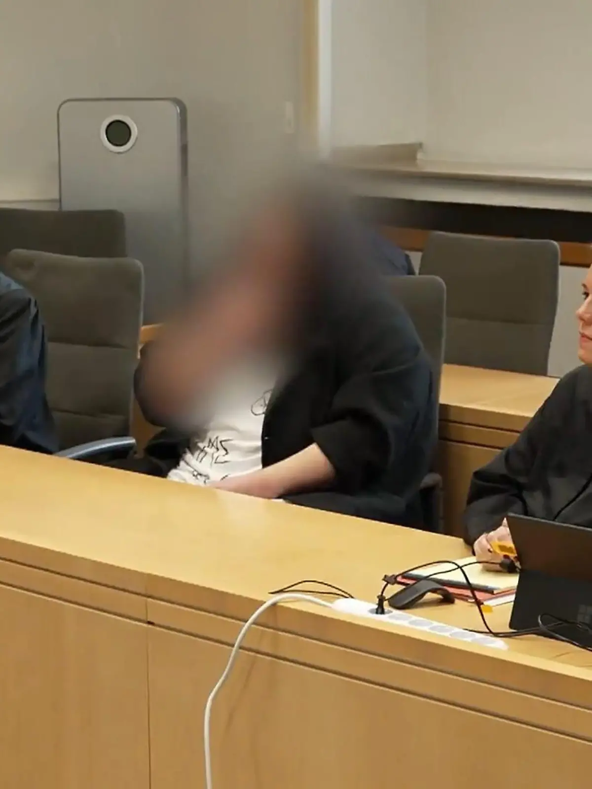 Bild zu: "Töten als Kunst? 19-Jähriger gesteht Mord an seiner Mutter"