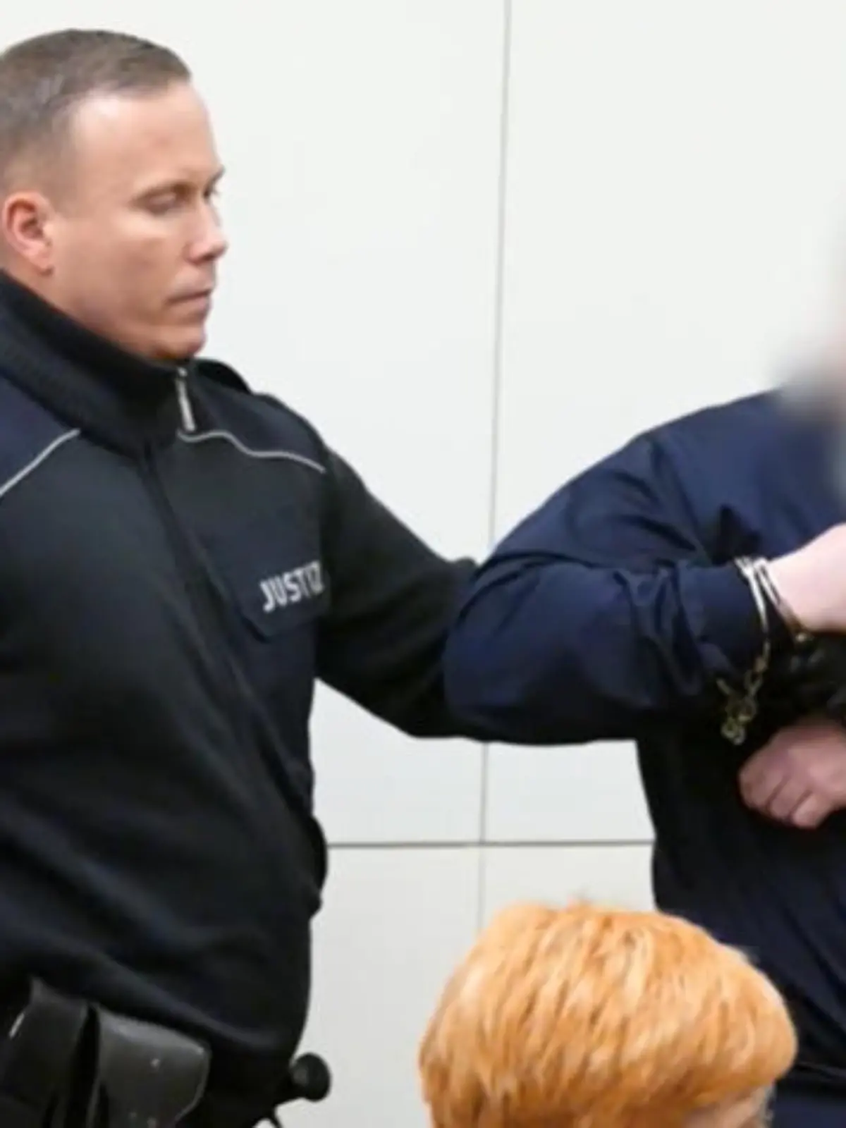 Bild zu: "Verurteilter Straftäter lockt Kinder trotz Fußfessel zu sich nach Hause"