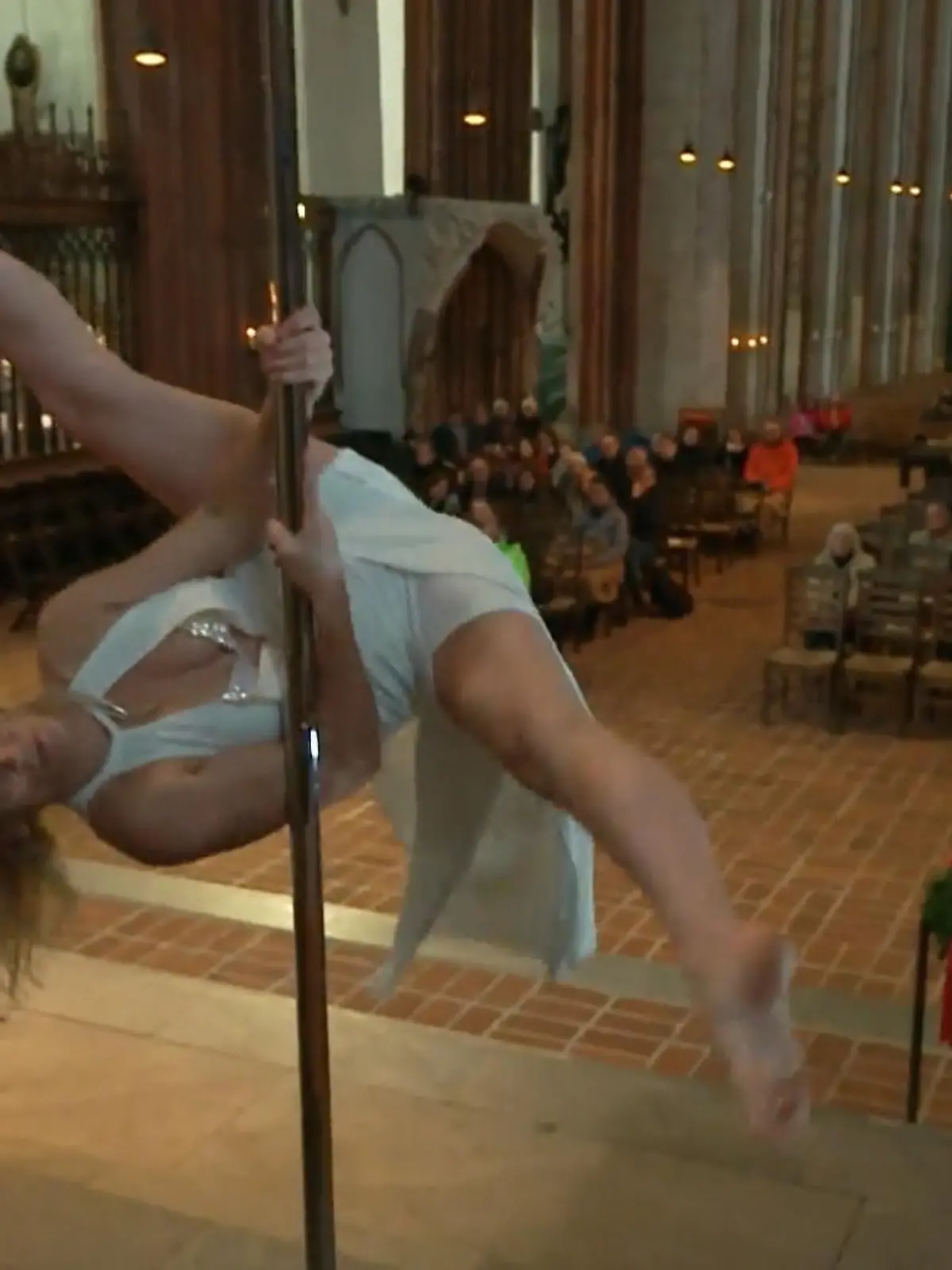 Bild zu: "Provokant oder passend? Poledance im Gottesdienst"