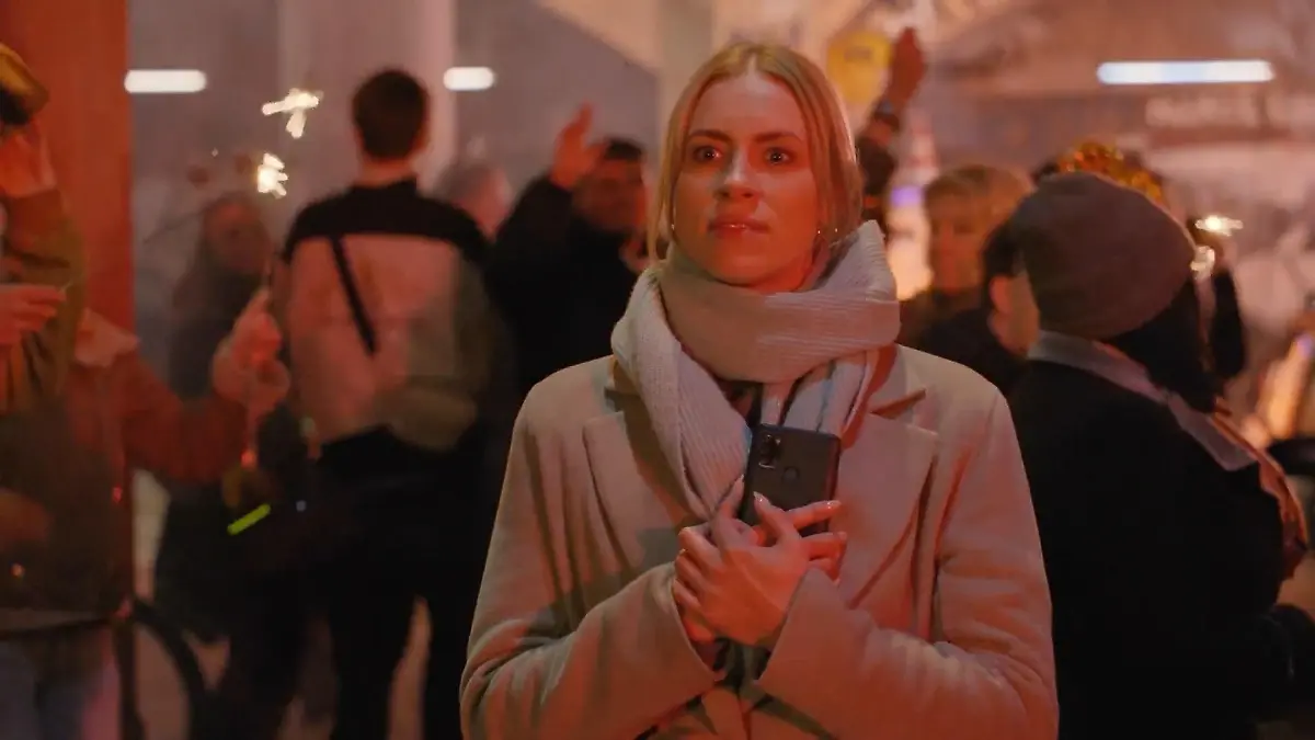 An Silvester kommt es zu einem besonderen Blickkontakt zwischen Zoe und Laura.