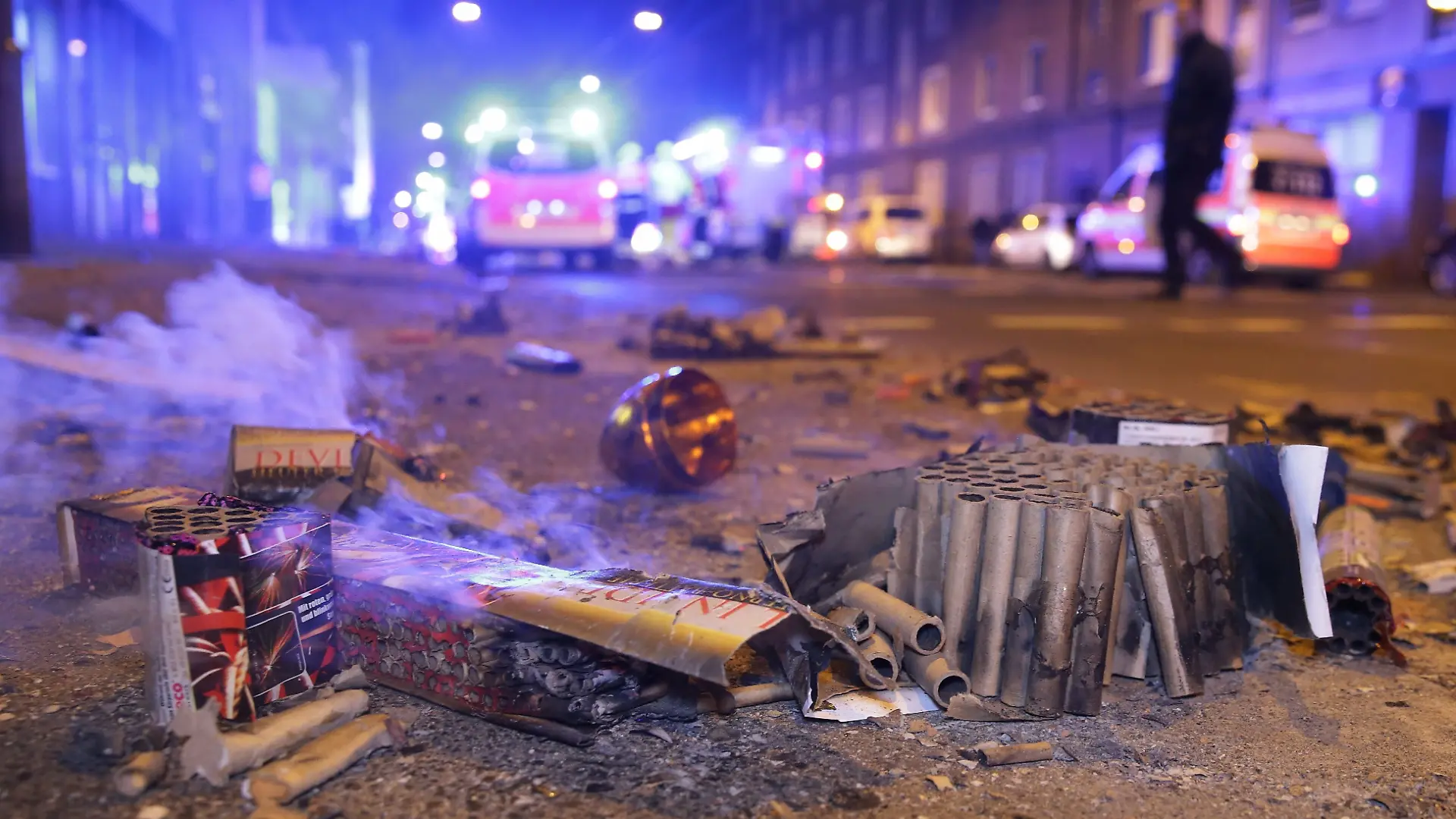 Immer wieder erfahren Einsatzkräfte Gewalt an Silvester. (Symbolfoto)
