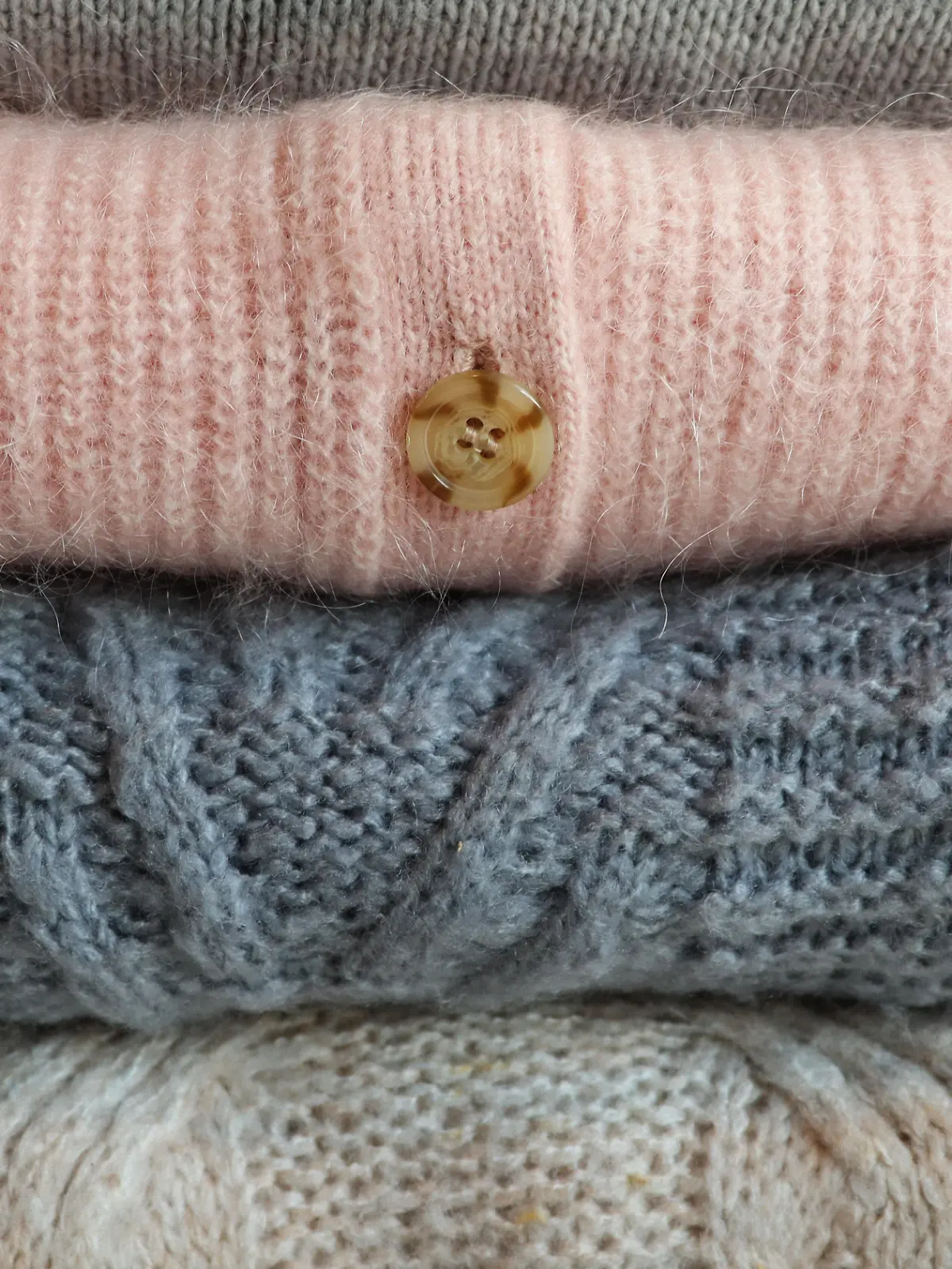 gefaltete Wollpullover