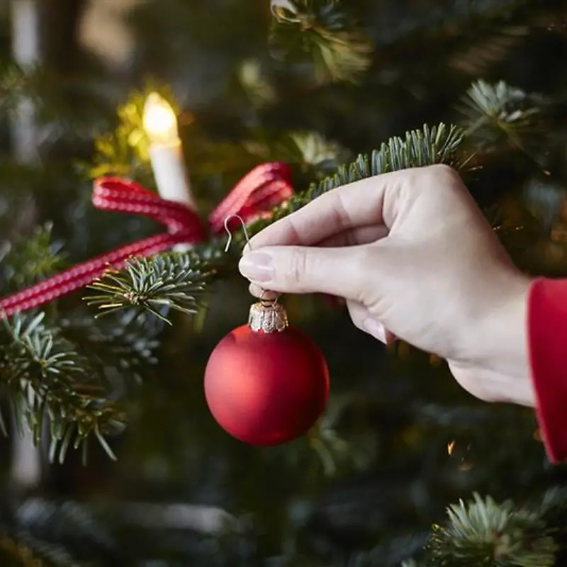 Weihnachtskugel-Trends 2025: Mit dieser Baum-Deko wird eure Tanne zum echten Highlight