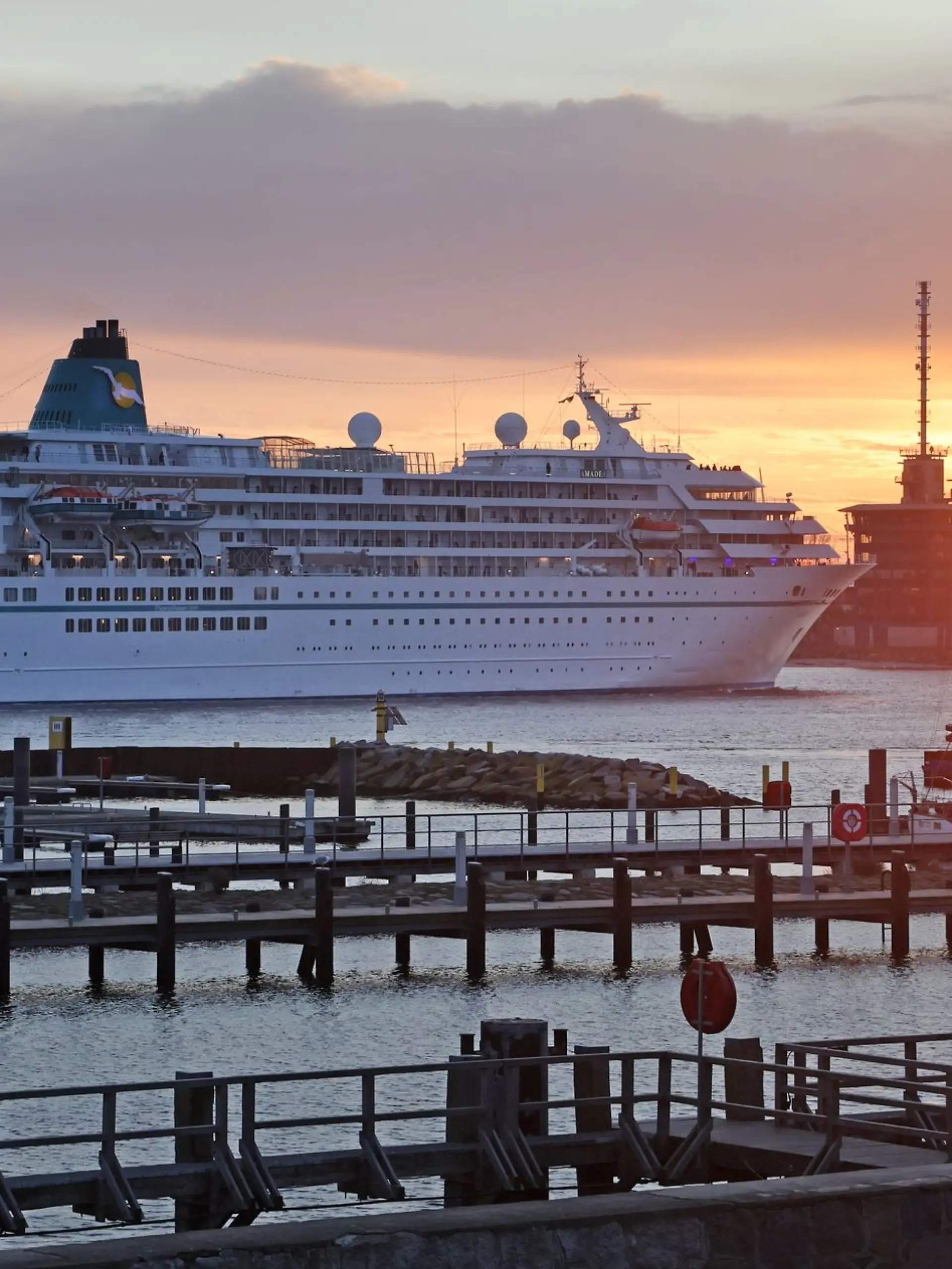 Bild zu: "Norovirus-Ausbruch! Mehr als 100 Kreuzfahrt-Passagiere betroffen"