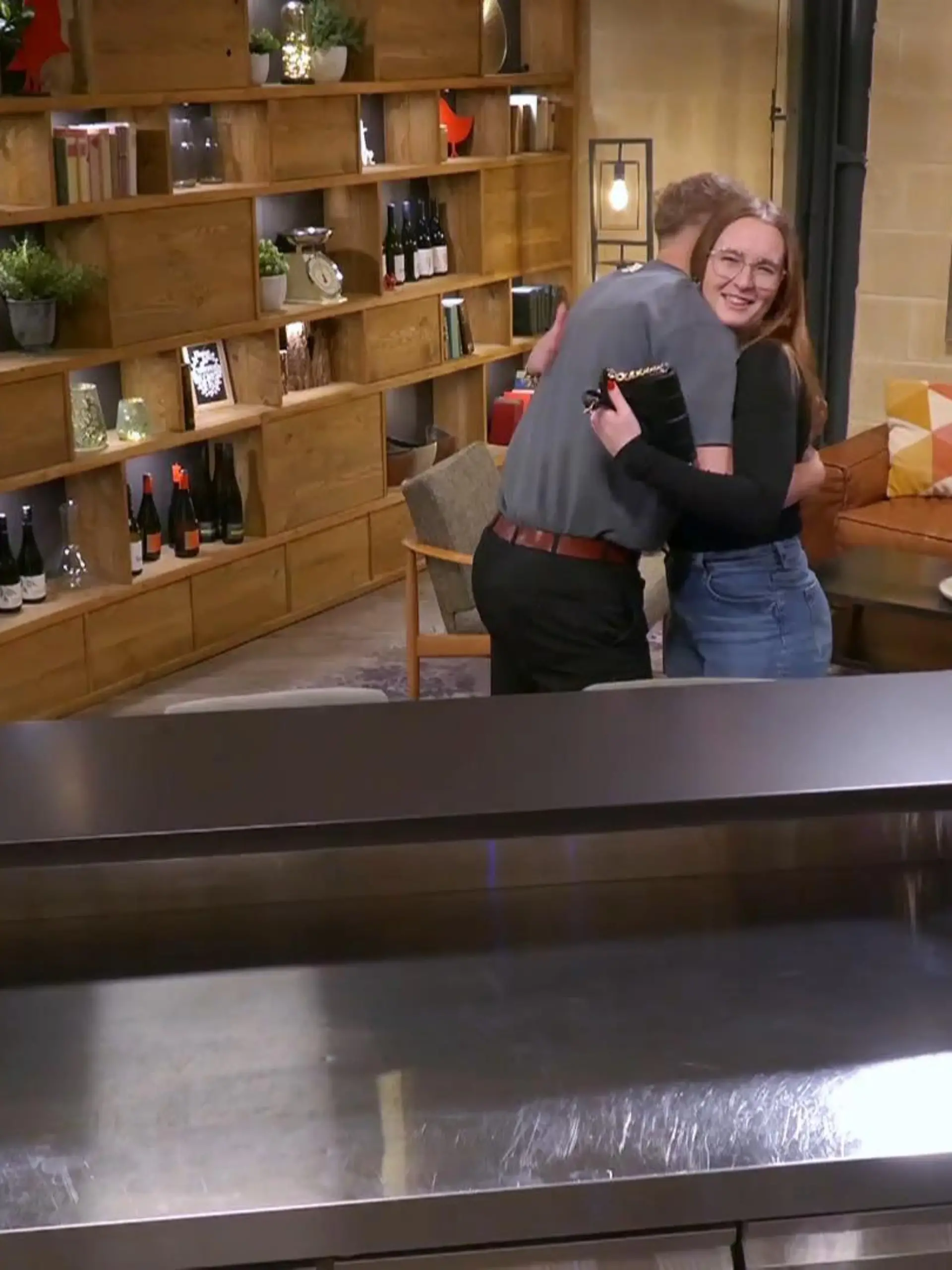 Bild zu: "Lisa und Johannes knutschen beinahe schon vor dem Date"