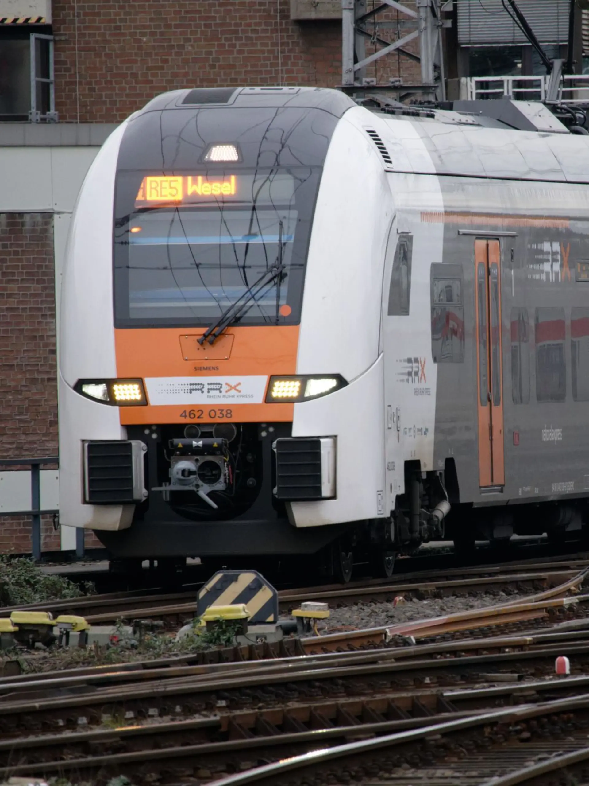 Bild zu: "RE1 rast an Düsseldorf vorbei – Fahrgäste fürchten Terroranschlag"