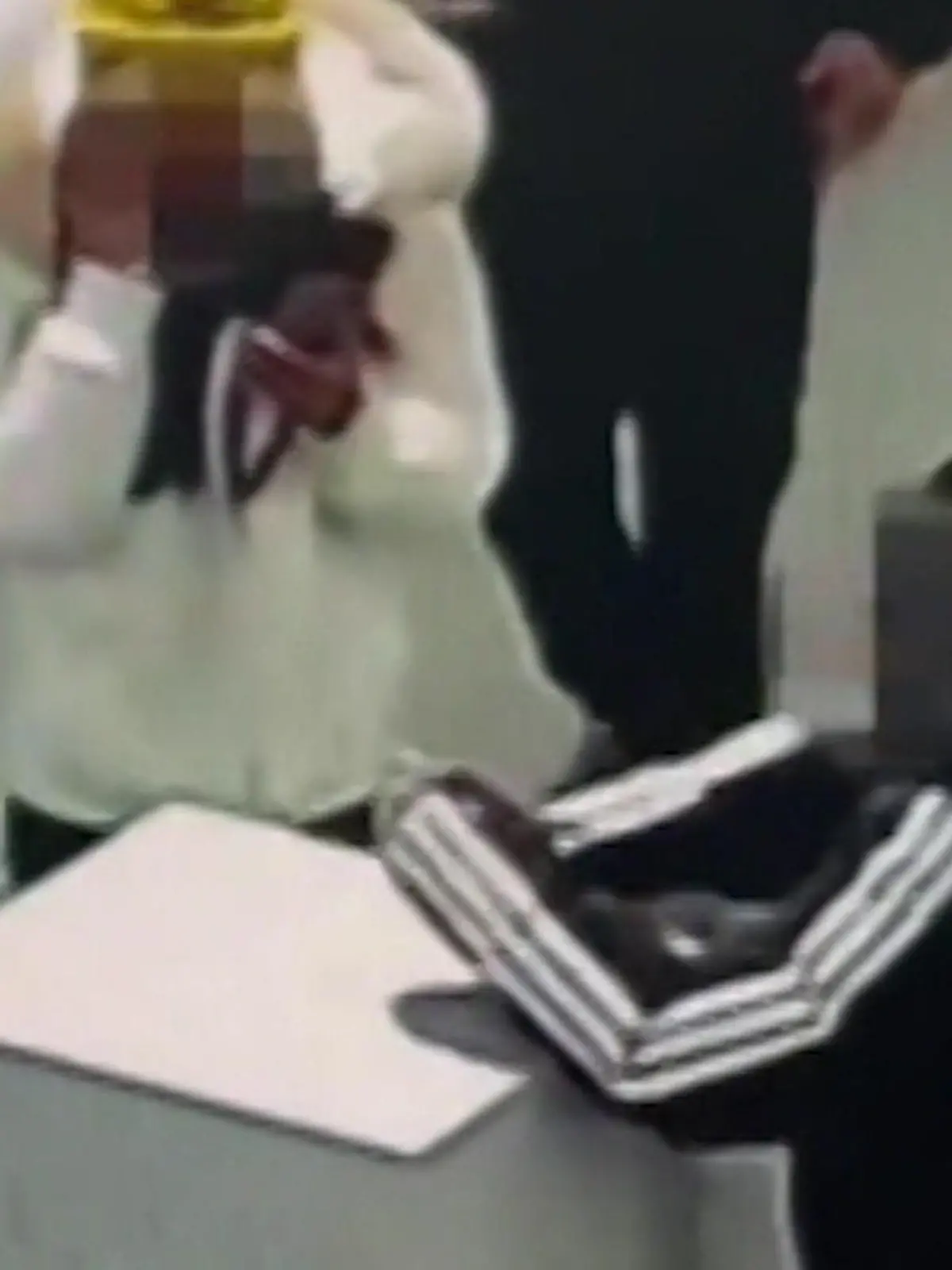 Bild zu: "Mit einem Wisch zerstört! Goldene Krone sollte eine Erinnerung für die Ewigkeit sein"