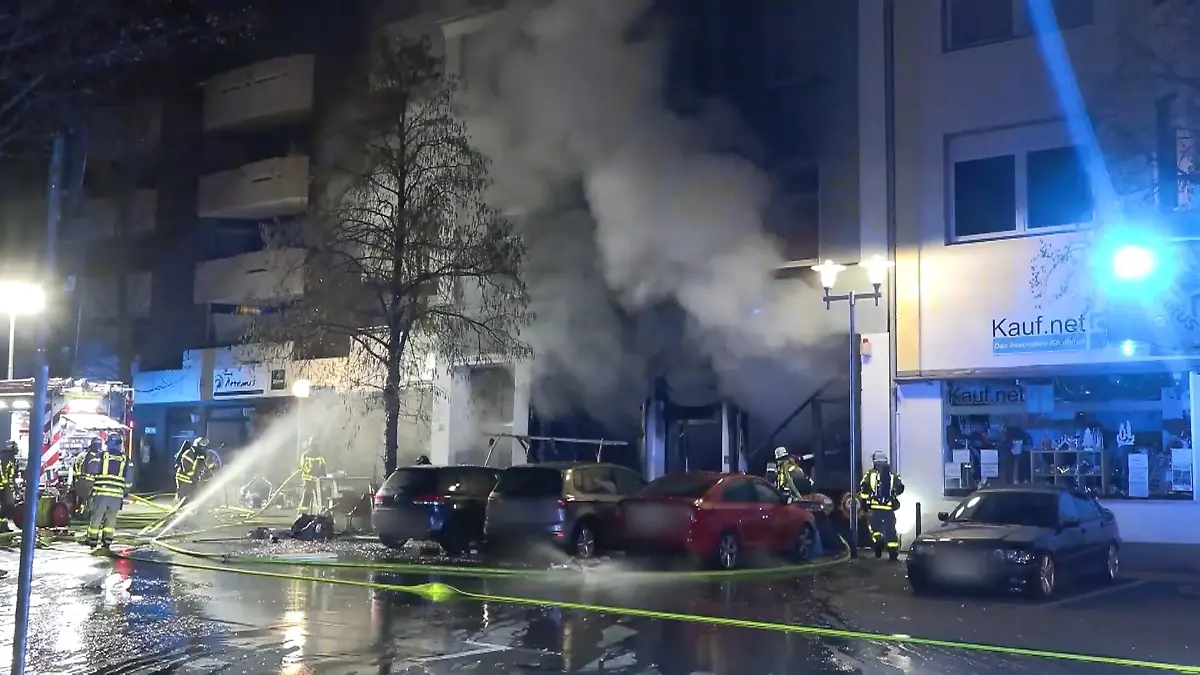 Explosion beim Imbiss Großeinsatz für die Feuerwehr