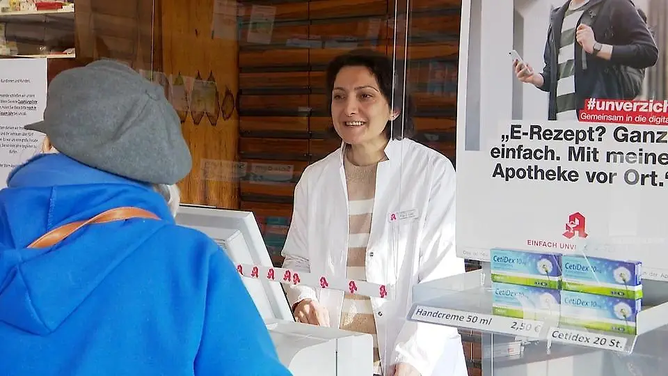 Licht-aus-in-Apotheken-Proteste-in-Deutschland