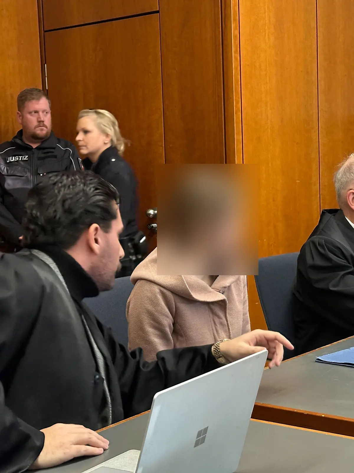 Michelle W. soll ihr Opfer gekannt haben. Die Staatsanwaltschaft vermutet Eifersucht als Tatmotiv.