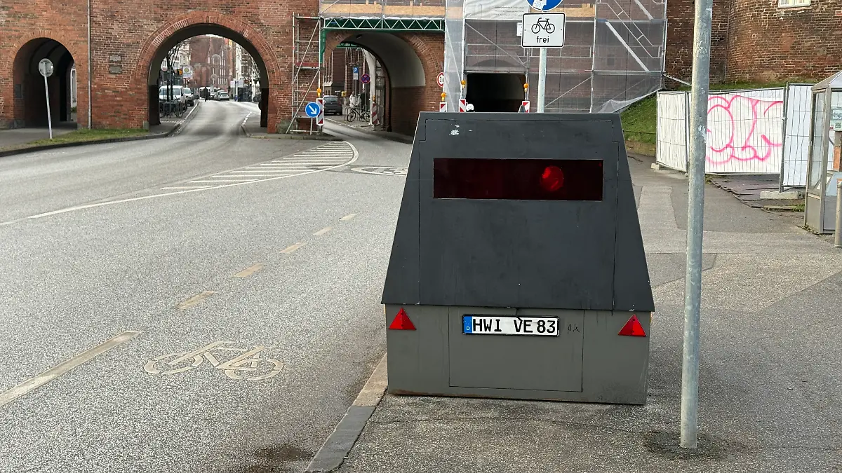 Dieser Blitzer blitzt fleißig – selbst Schneckentempo!