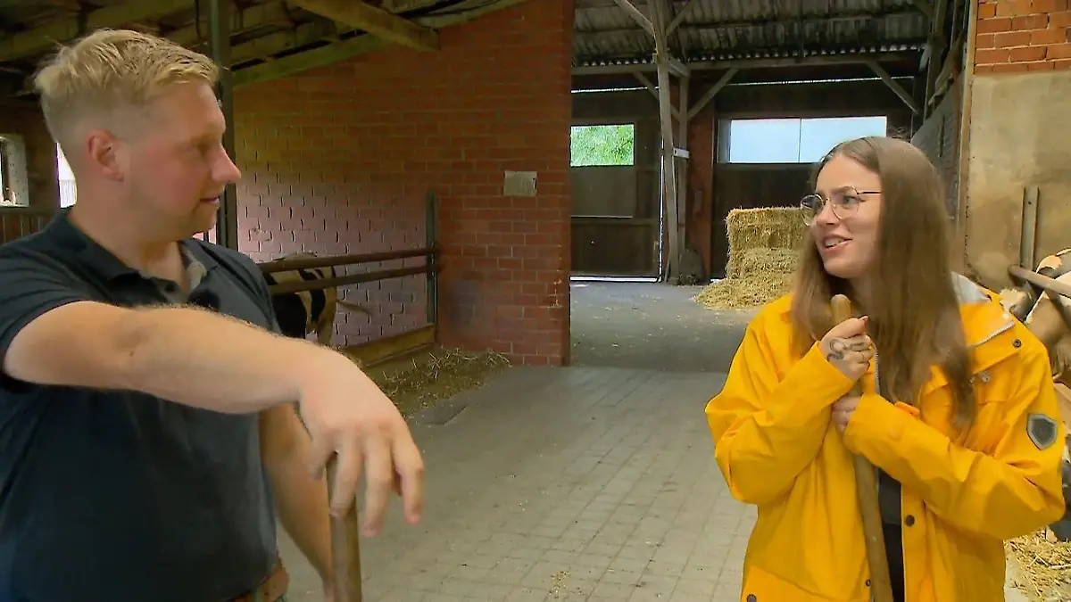 Im Kuhstall haben Daniel und Jenny nur EIN Thema Erotik pur bei „Bauer sucht Frau”