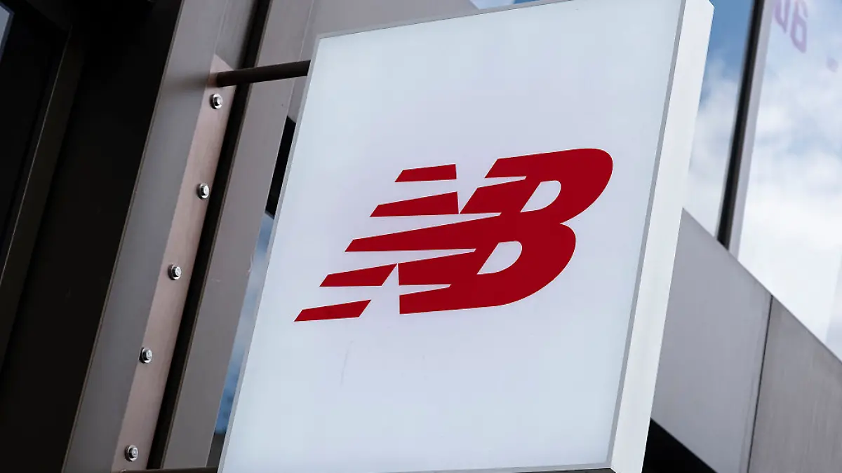 New Balance Store Logo