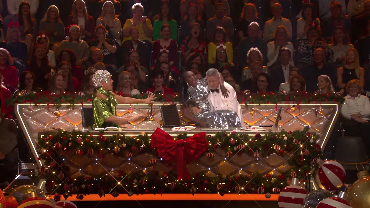 Die „Let’s Dance”-Jury in der großen Weihnachtsshow 2025.