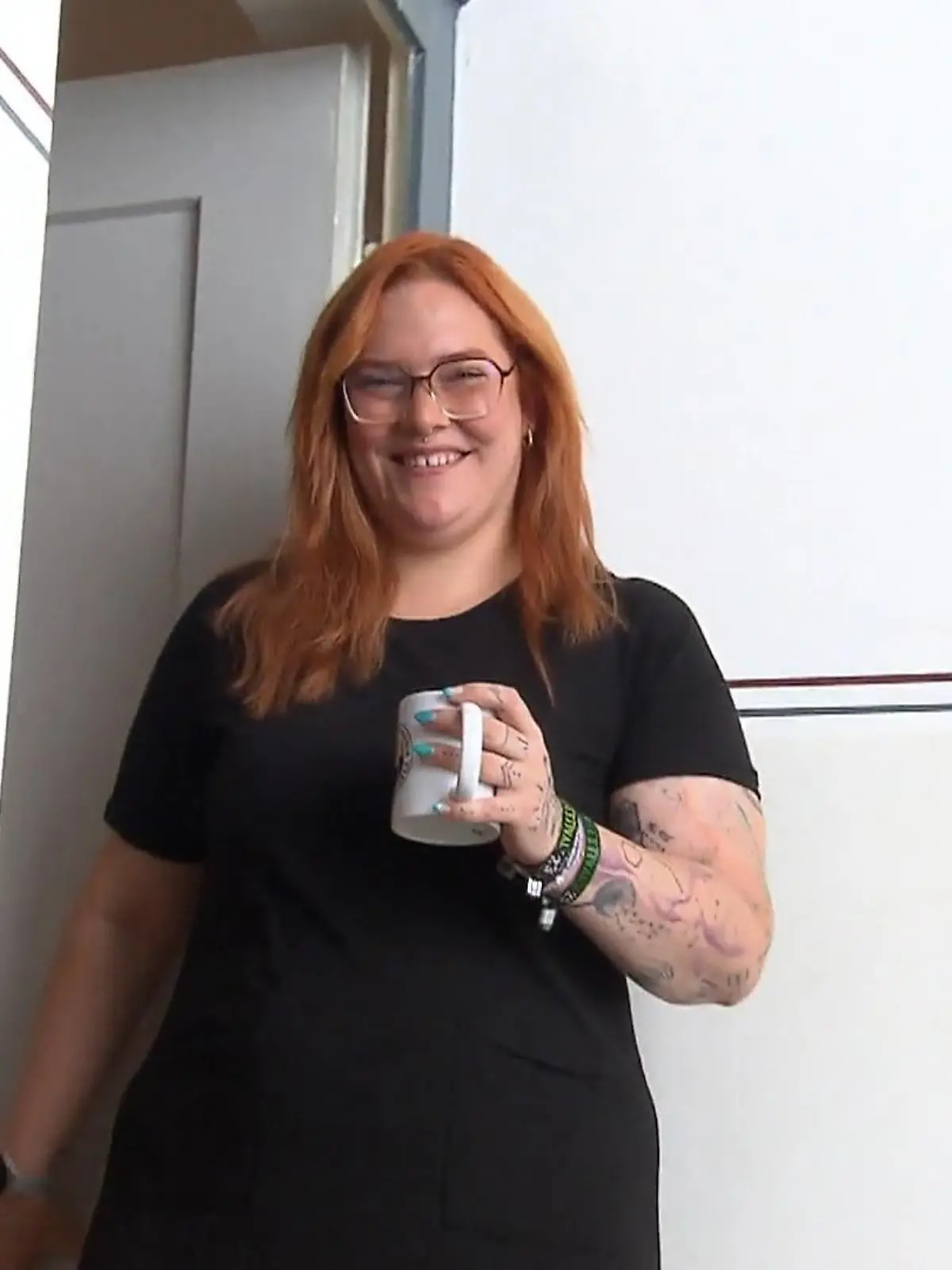 Bild zu: "Kira ist in Hannover das Huhn im Korb"