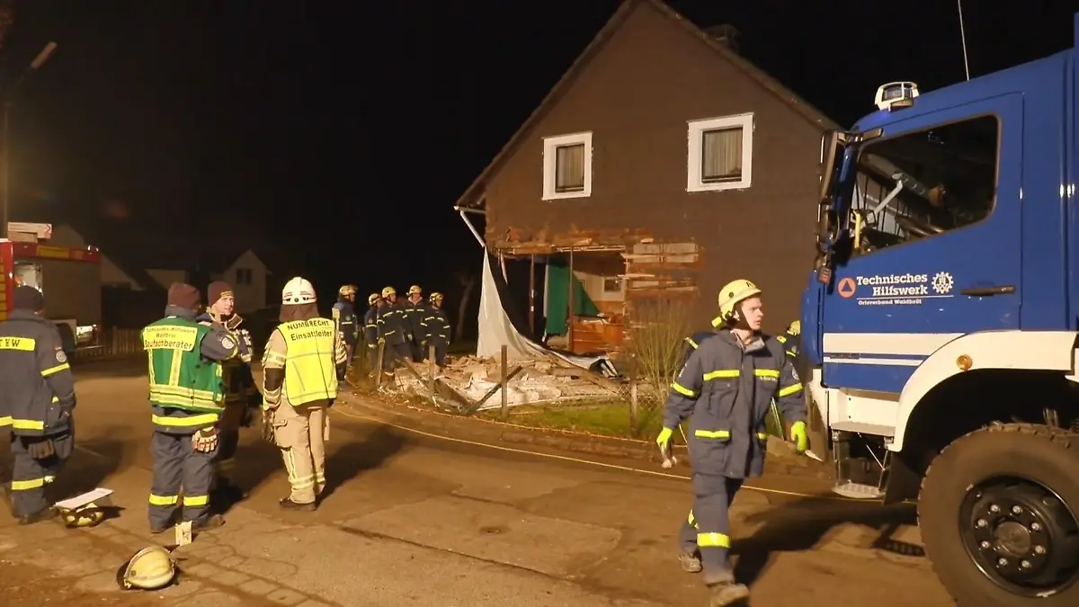 Spektakulärer Unfall im Oberbergischen Seniorin überlebt durch Zufall