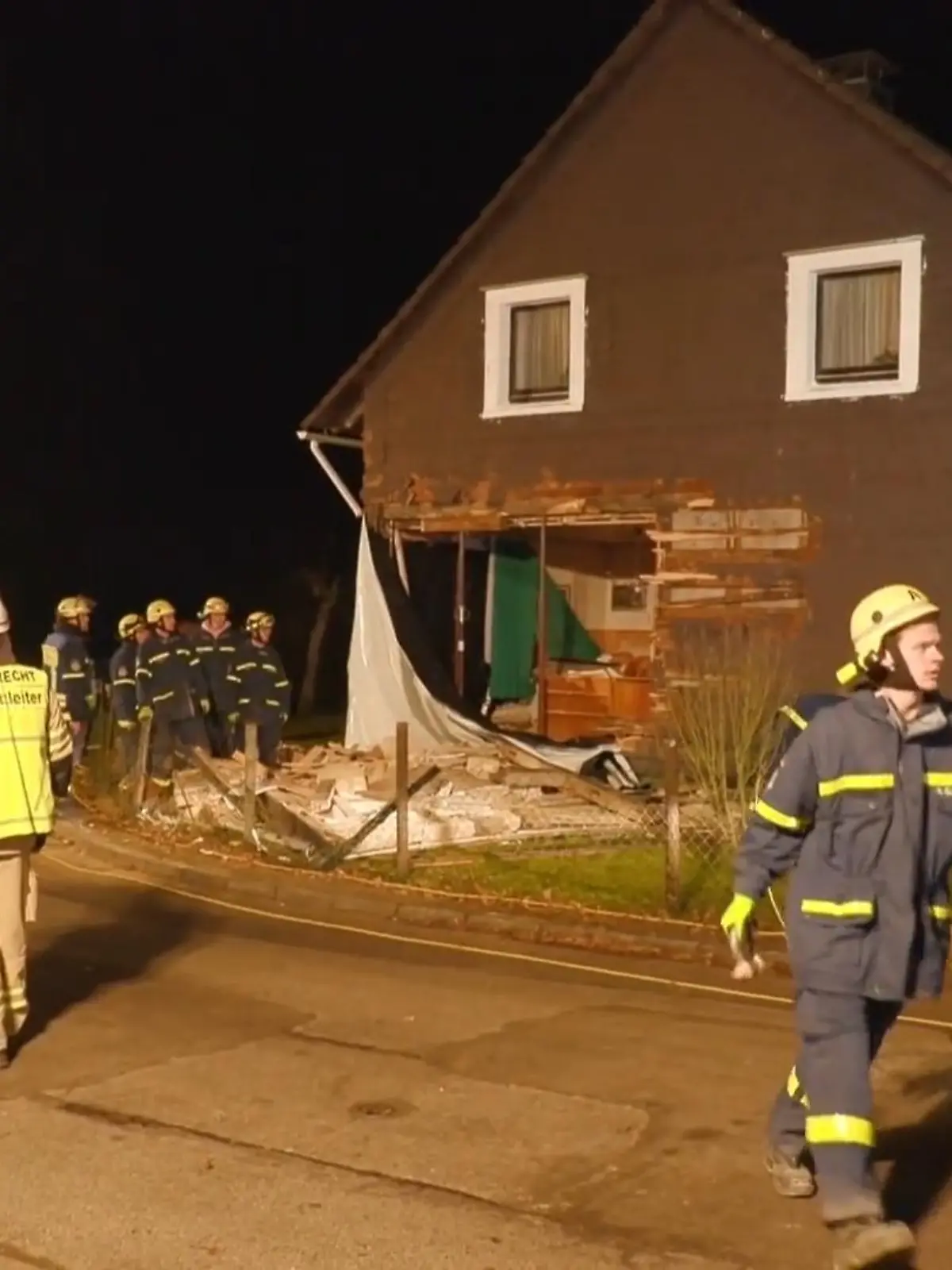 Bild zu: "Spektakulärer Unfall im Oberbergischen"