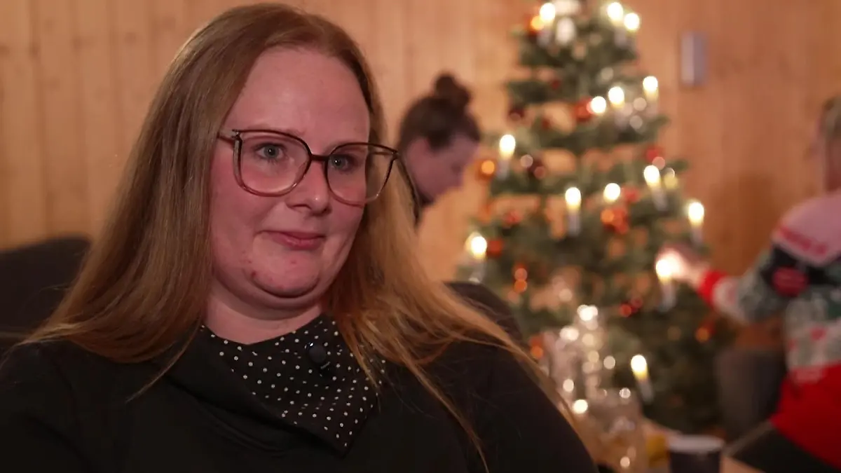 Wie Freunde Dorina durch die Weihnachtszeit tragen Nach dem Tod ihres Sohnes