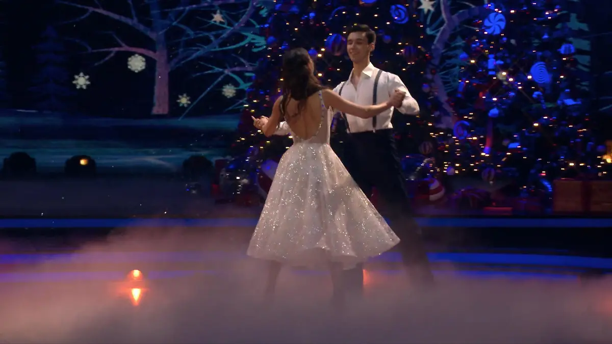 Diego & Ekaterina tanzen den langsamen Walzer Comeback auf dem Parkett