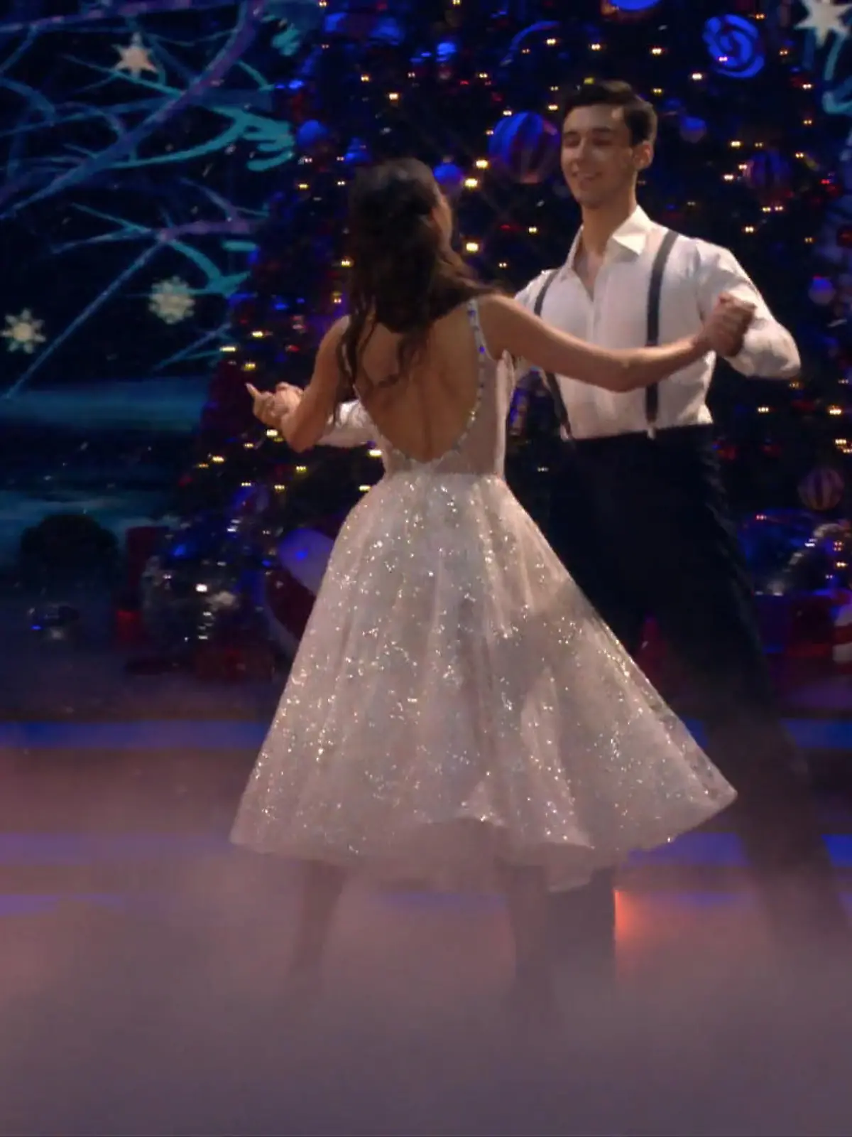 Bild zu: "Diego & Ekaterina tanzen den langsamen Walzer"