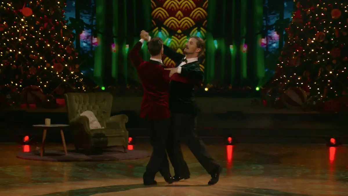 Nicolas und Vadim tanzen den langsamen Walzer Leise töne, großer Druck