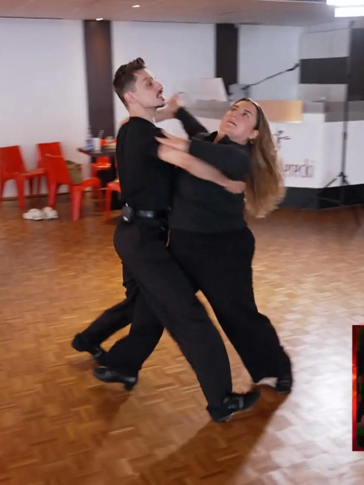 Bild zu: "Sitzt der zweite Tanz?"