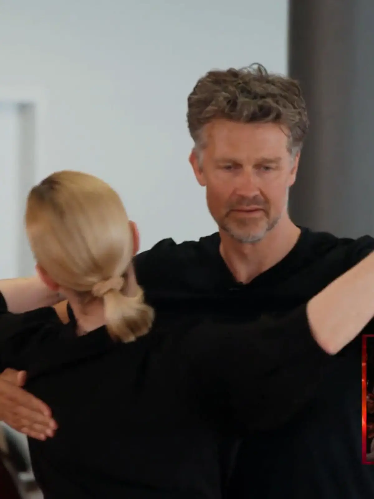 Bild zu: "Wayne und Isabel arbeiten am zweiten Tanz"