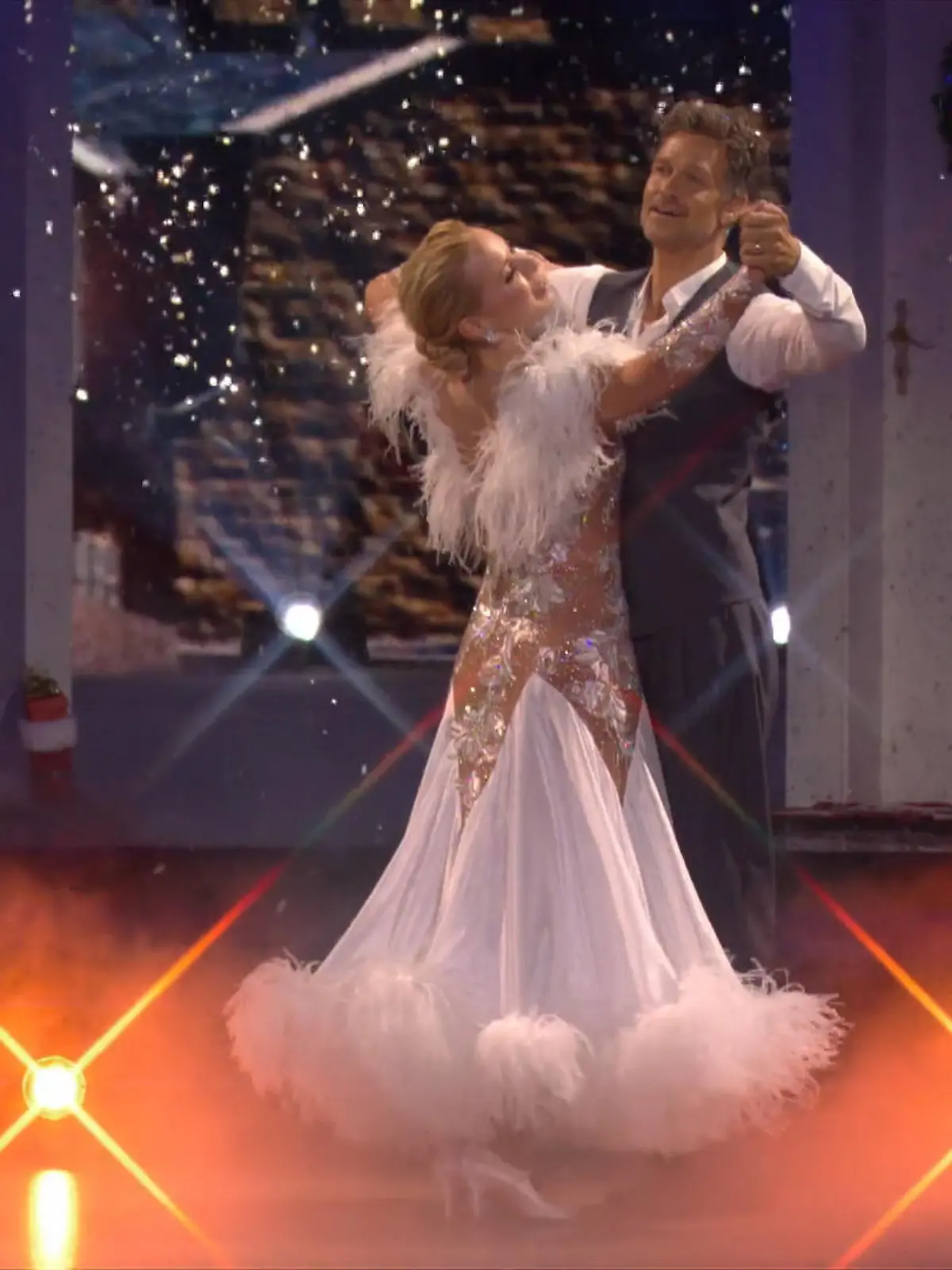 Bild zu: "Wayne und Isabel tanzen den Slowfox"