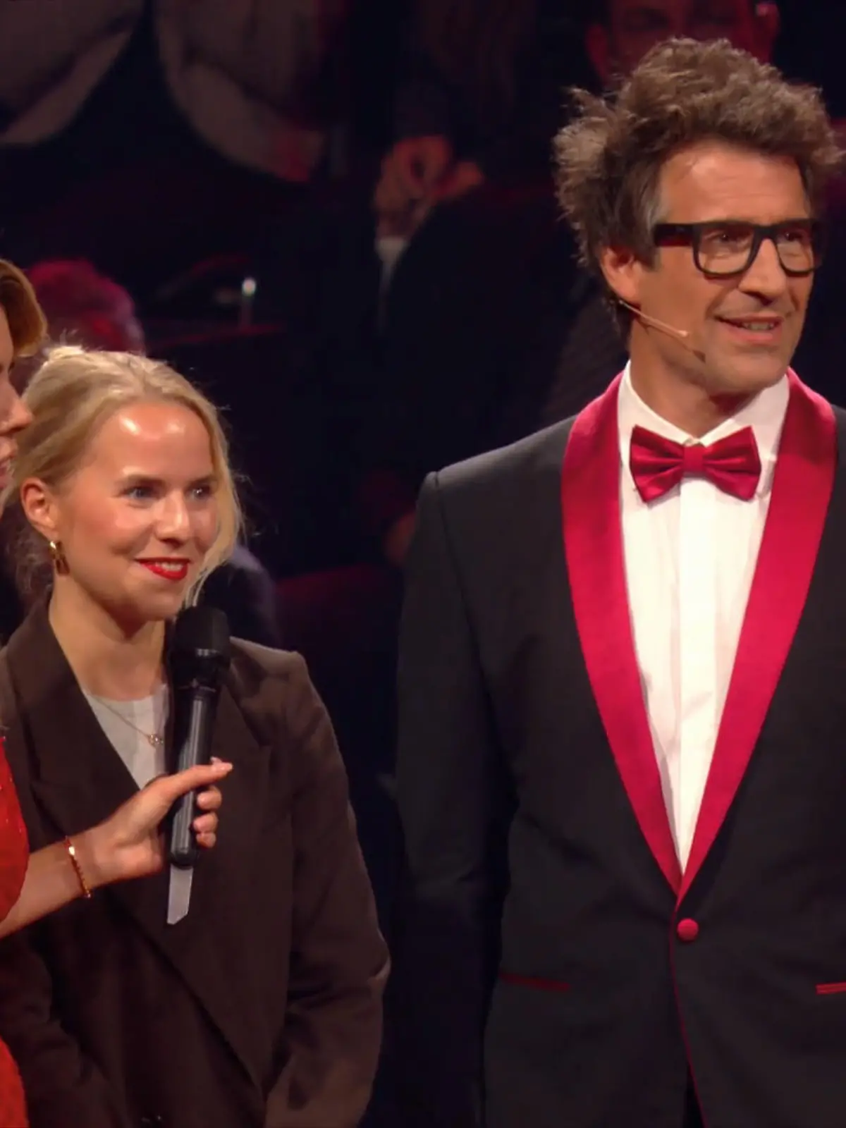 Bild zu: "Zuschauerin Charlotte holt die Umschläge – jetzt zählt jede Stimme"