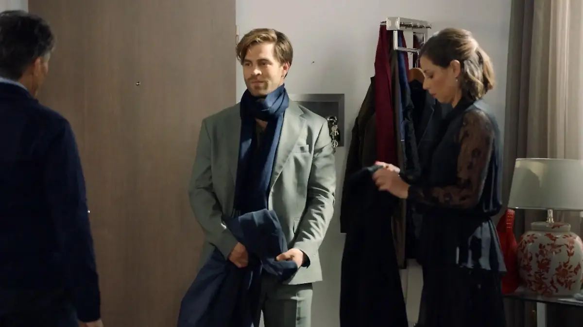 Jo möchte sich mit Julian wieder versöhnen. 