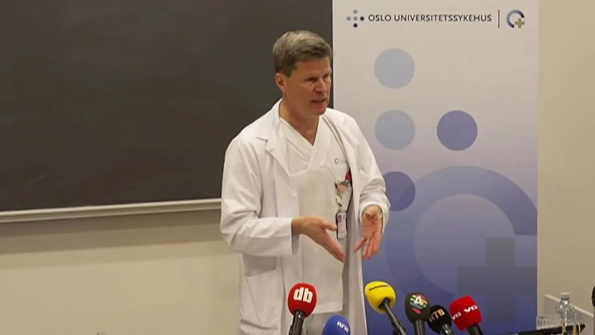 Dr. Are Martin Holm bei einer Pressekonferenz zum Gesundheitszustand von Kronprinzessin Mette-Marit.