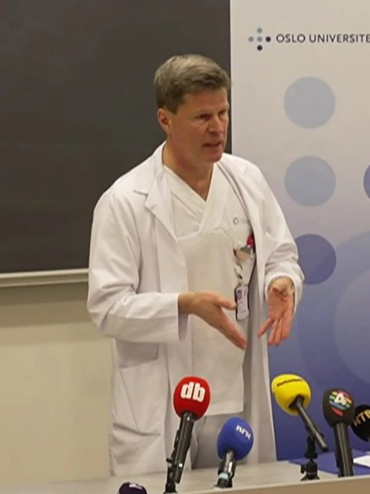 Dr. Are Martin Holm bei einer Pressekonferenz zum Gesundheitszustand von Kronprinzessin Mette-Marit.