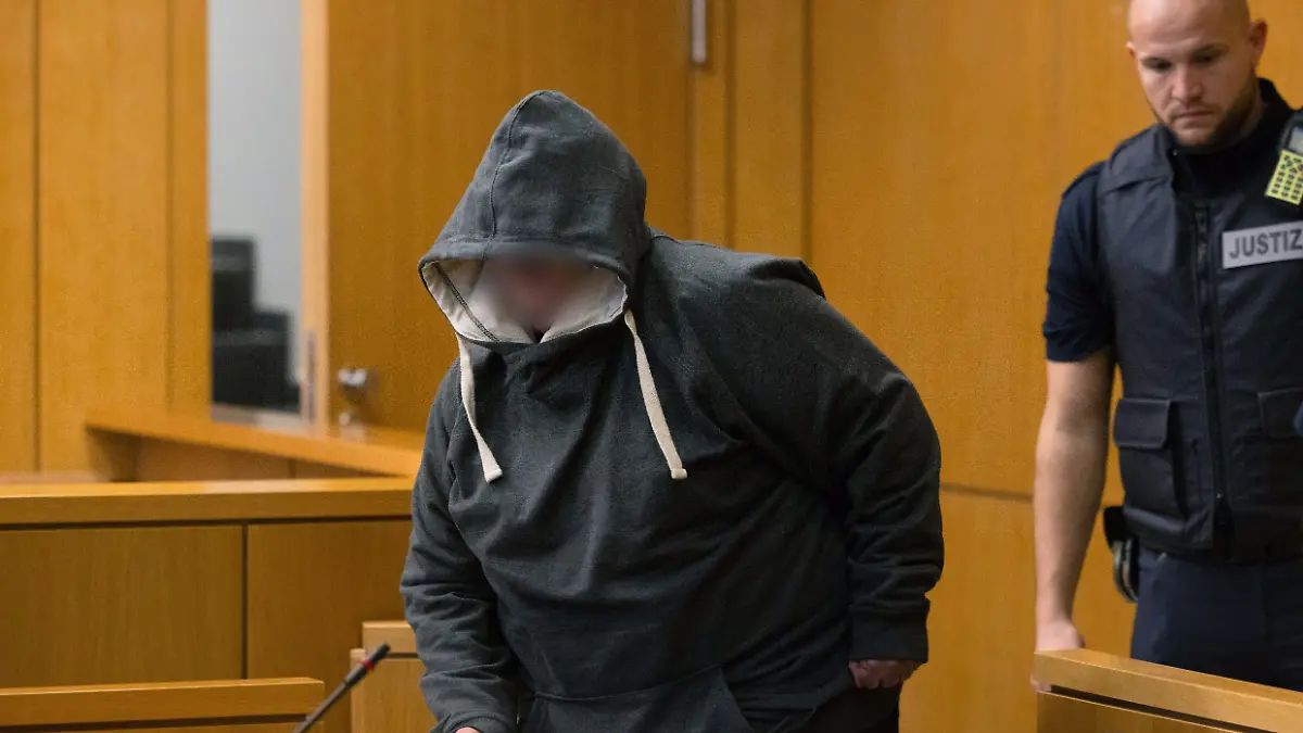 Er verbreitete Videos der Vergewaltigungen im Internet.