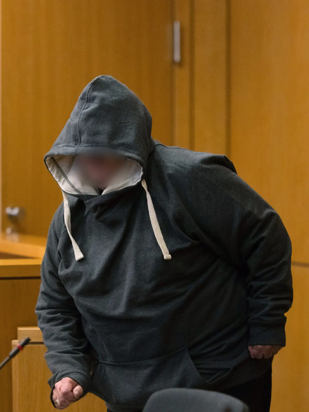 Er verbreitete Videos der Vergewaltigungen im Internet.