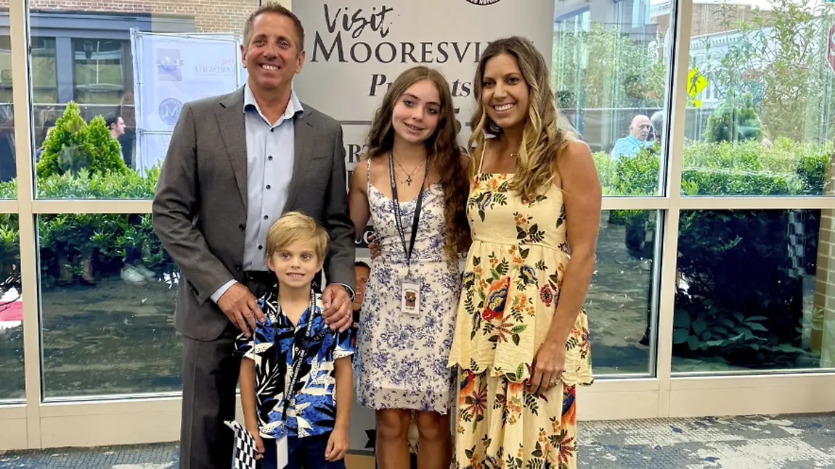 Im Oktober postete der NASCAR-Star noch ein glückliches Familienfoto.