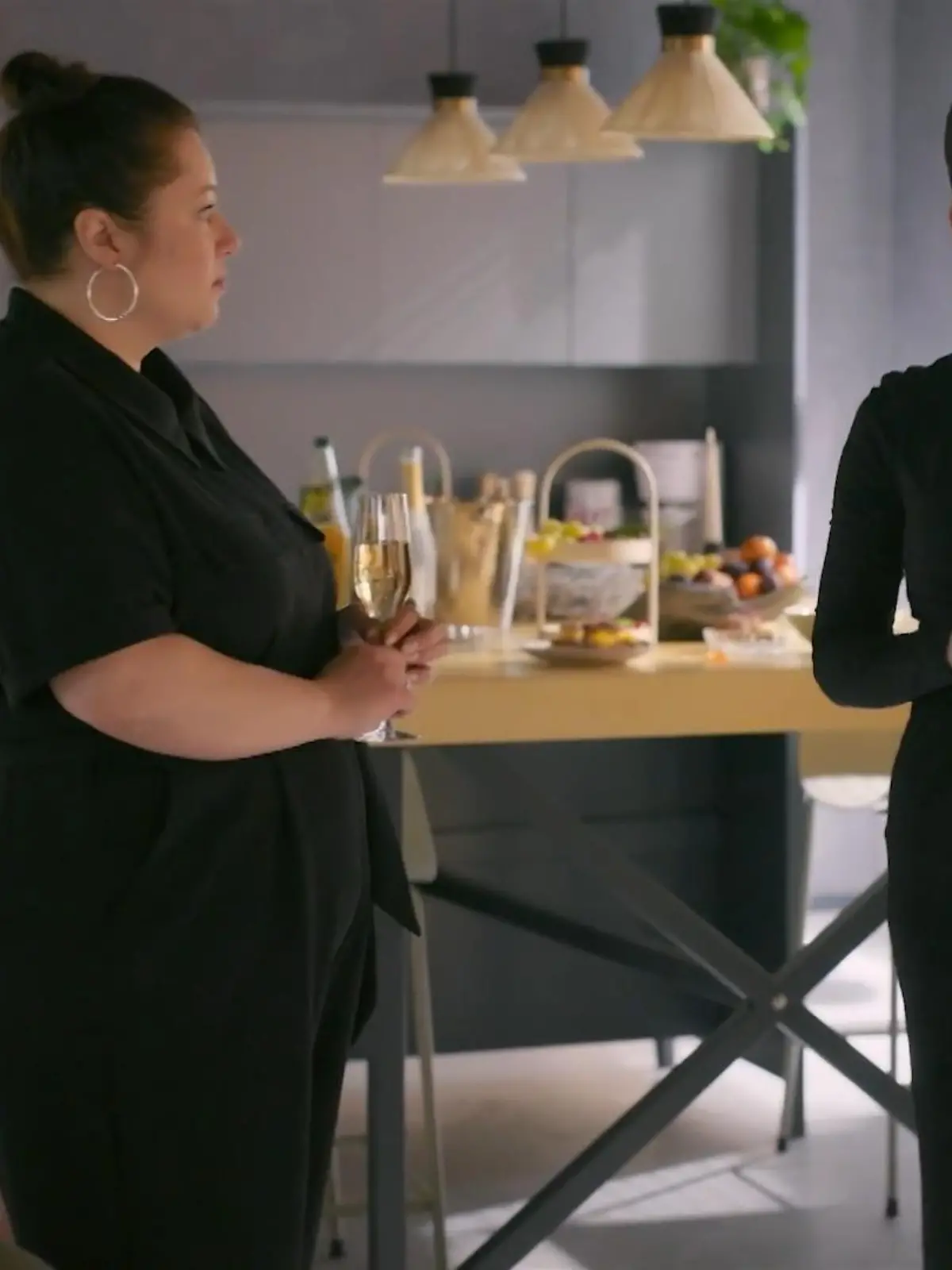 Bild zu: "Simone rettet Imanis Junggesellinnenabschied"