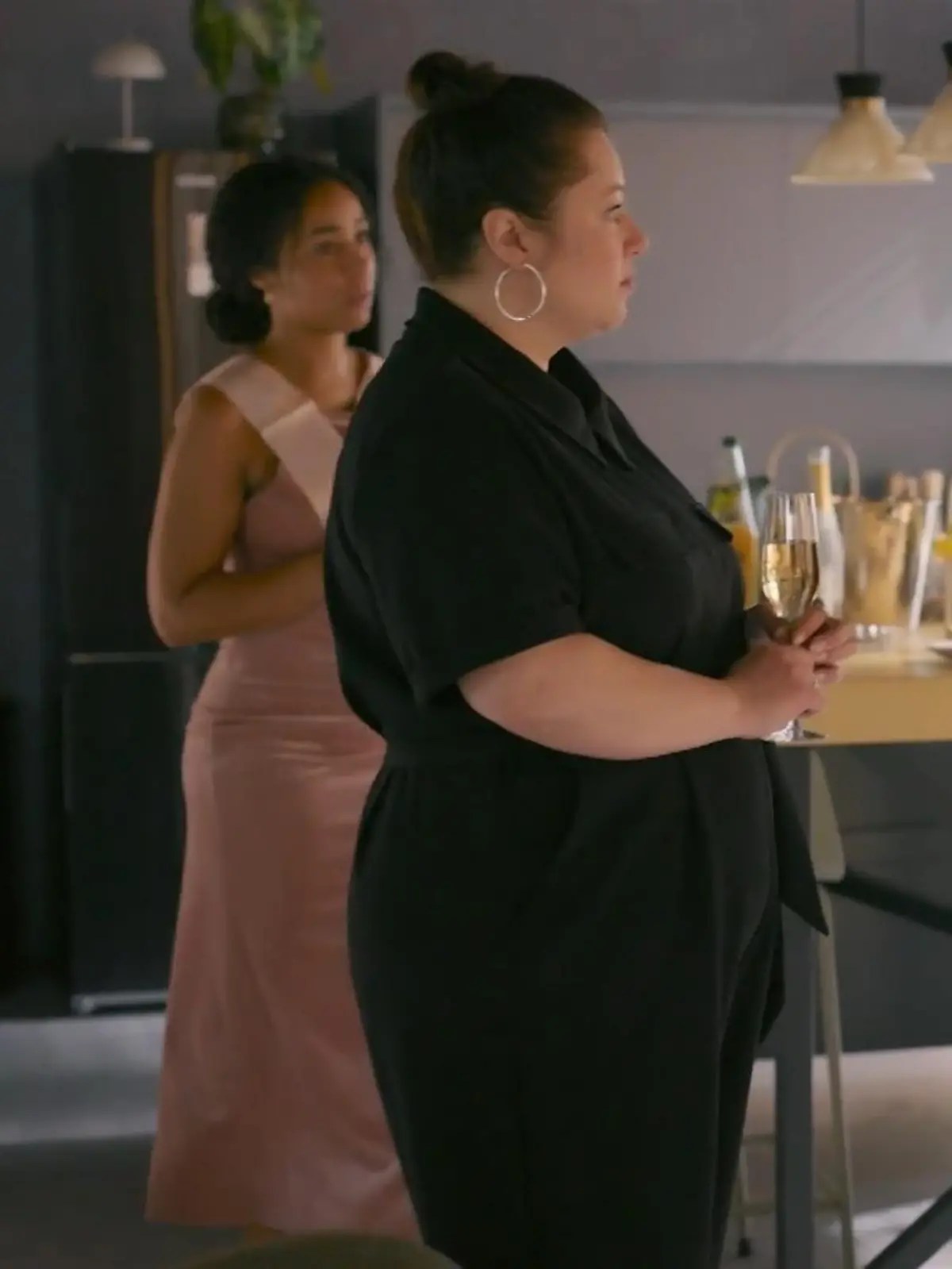 Bild zu: "Simone findet Ablenkung auf Imanis Junggesellinnenabschied"