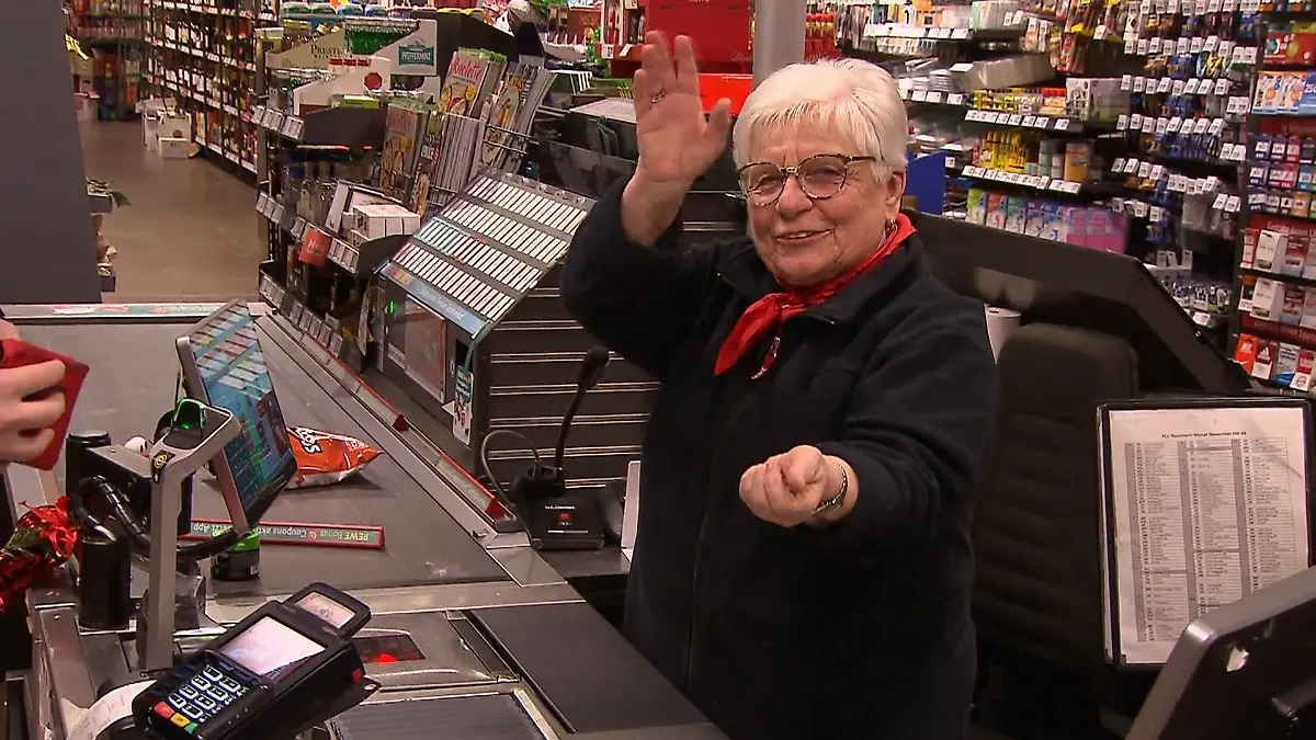 Die beliebteste Kassiererin Deutschlands (77) geht in Rente Diese Bilder gehen mitten ins Herz!