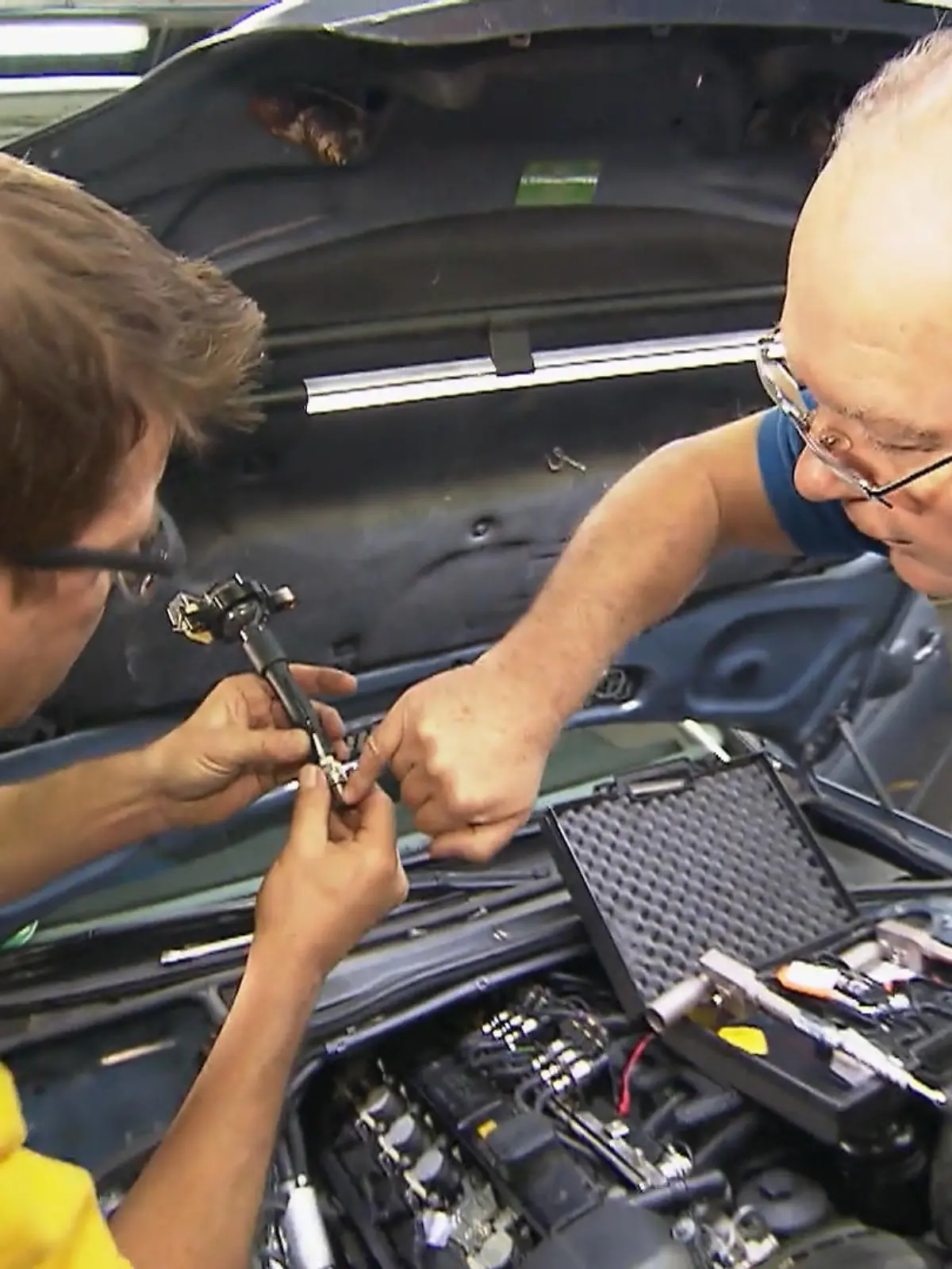 Bild zu: "Die Autodoktoren finden die Lösung"