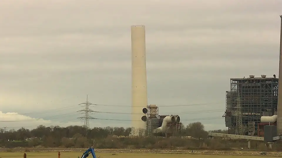 Schornstein-in-Voerde-gesprengt