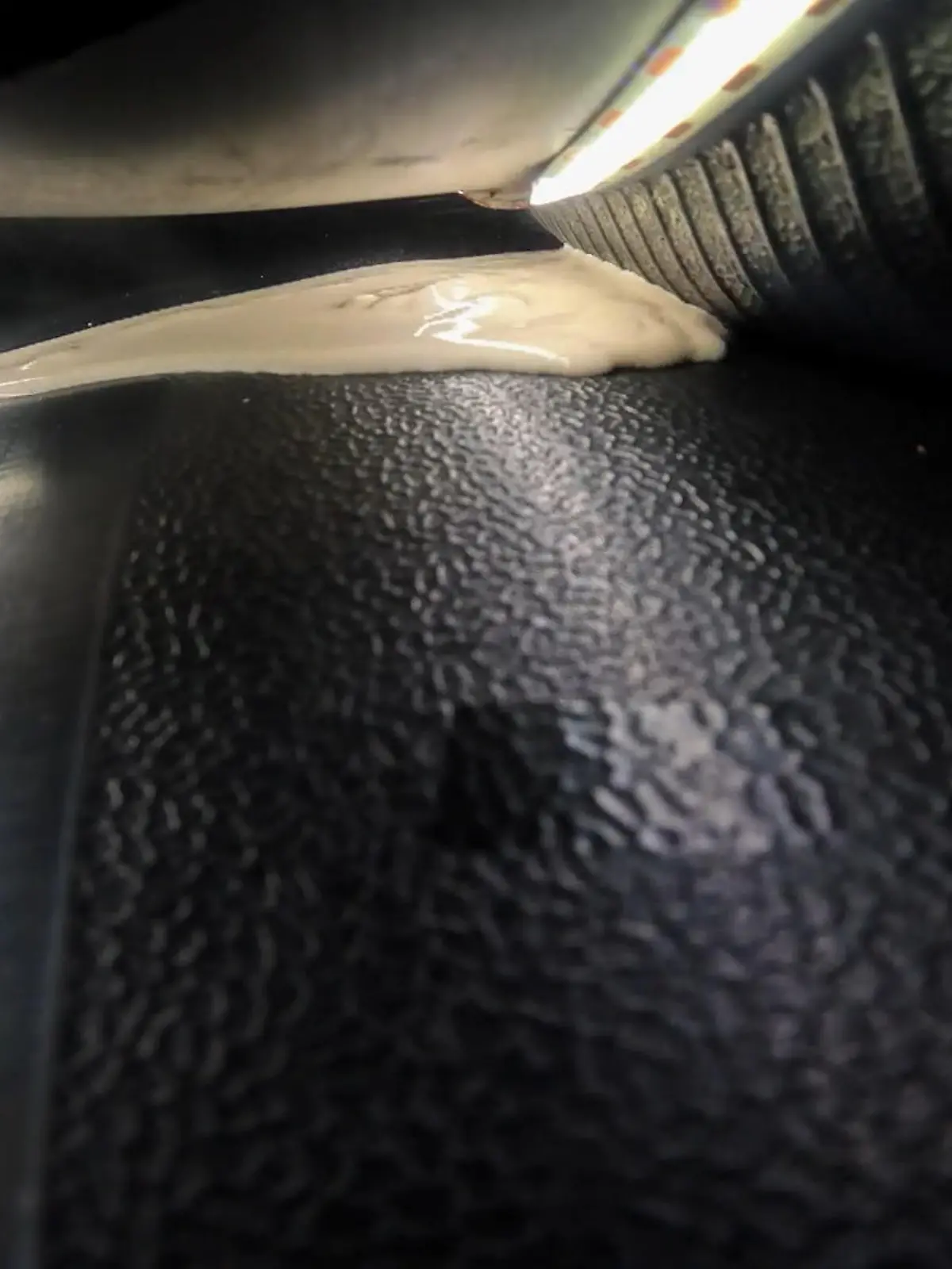 Bild zu: "Funktioniert abgelaufenes Reifendichtmittel noch?"