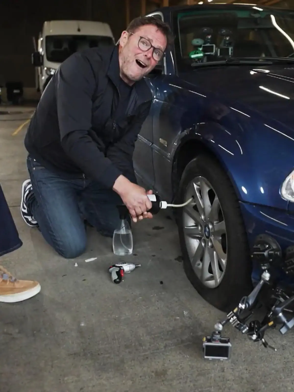 Bild zu: "Härtetest: 10 Jahre altes Reifendichtmittel"