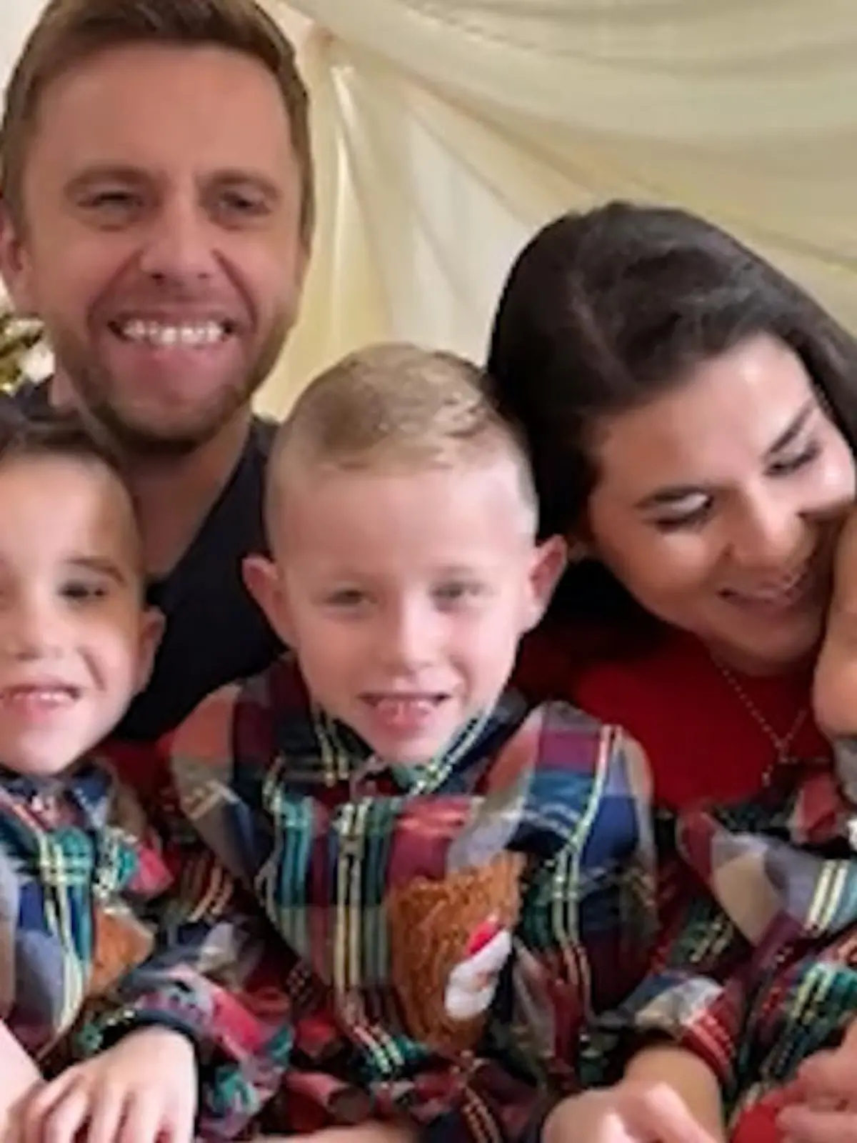 Bild zu: ""Das größte Geschenk!" So feiert Ollis (2) Familie Weihnachten dieses Jahr"