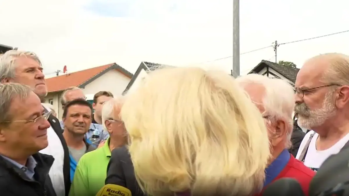 Armin Laschet im Hochwassergebiet in Swisstal