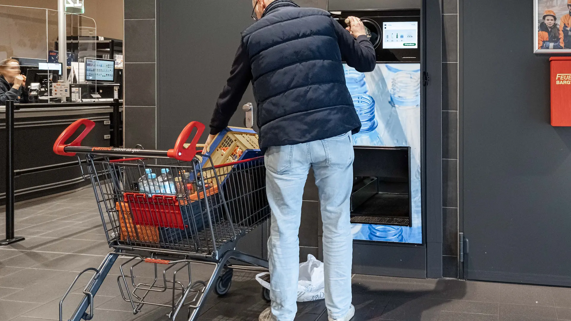 Pfandautomat im Supermarkt
