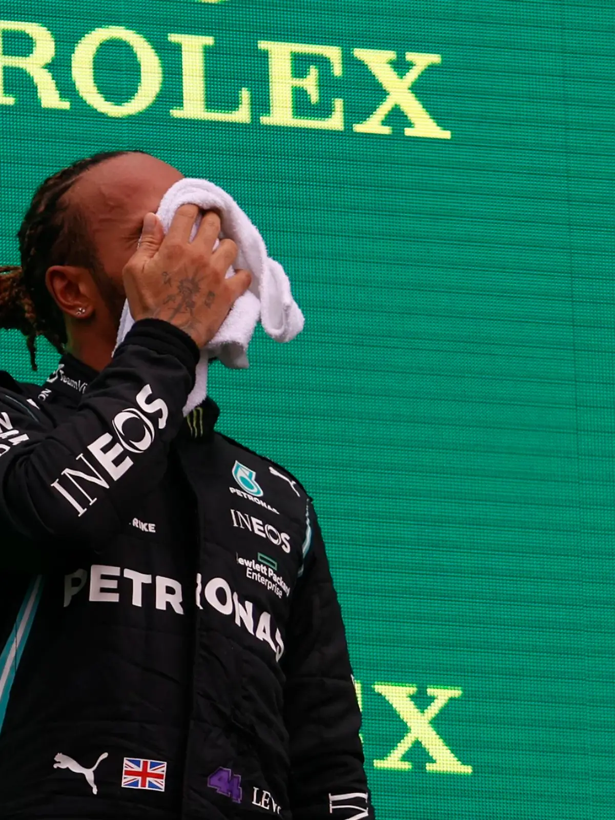 Lewis Hamilton hat wohl immer noch mit den Folgen einer Coronaerkrankung zu kämpfen.